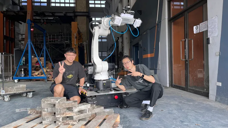 整合機械手臂與電腦視覺發展自組立低碳循環建材暨建構系統（II）